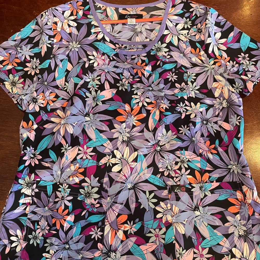 Koi Keyhole floral scrub top